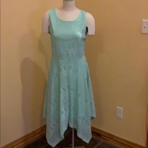 Sleeveless lace Midi-dress